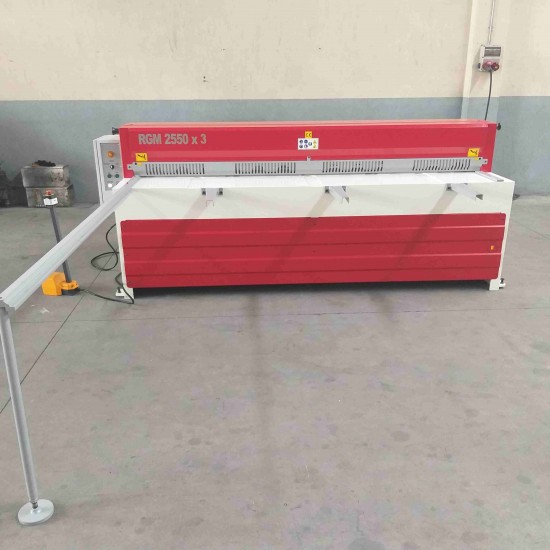 LRGM 2550 x 3mm Rediktörlü LİNDA Machine Marka Giyotin Makas