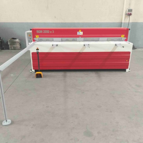 LRGM 2550 x 3mm Rediktörlü LİNDA Machine Marka Giyotin Makas