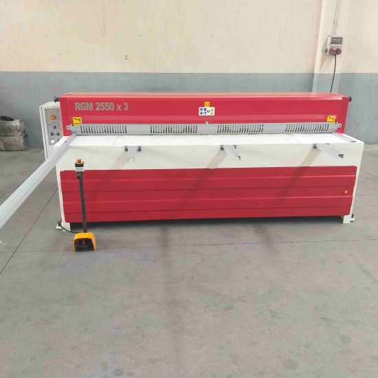 LRGM 2550 x 3mm Rediktörlü LİNDA Machine Marka Giyotin Makas