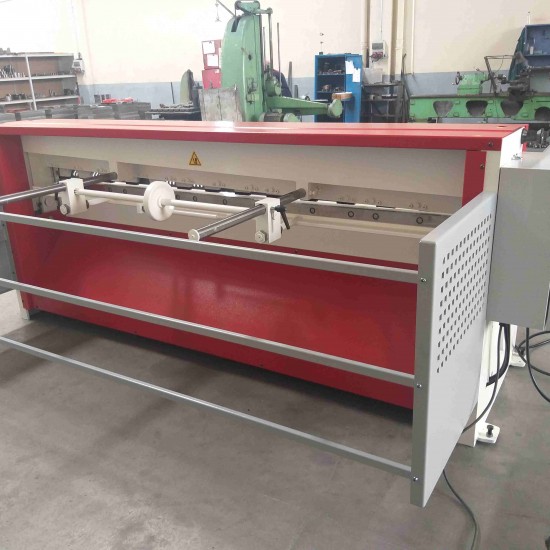 LRGM 2550 x 3mm Rediktörlü LİNDA Machine Marka Giyotin Makas