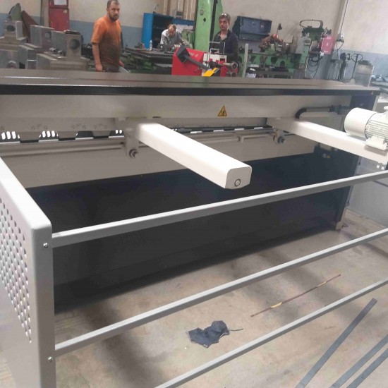 LRGM 2550 x 3mm Rediktörlü LİNDA Machine Marka Giyotin Makas