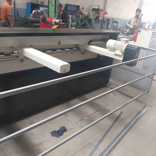 LRGM 2550 x 3mm Rediktörlü LİNDA Machine Marka Giyotin Makas
