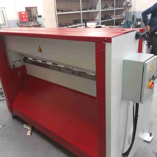 LRGM 1550 x 6mm Rediktörlü LİNDA Machine Marka Giyotin Makas