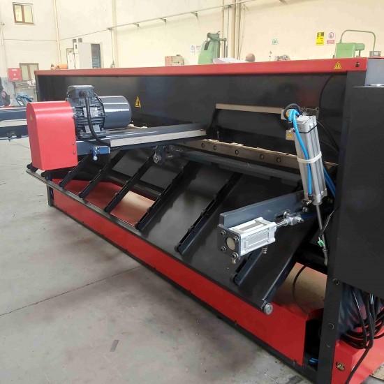 LRGM 3050 x 3,0mm Önden ve Arkadan Düşürmeli Rediktörlü Giyotin Makas - Guillotine Machines