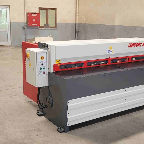 LRGM 2050 x 6mm Rediktörlü LİNDA Machine Marka Giyotin Makas