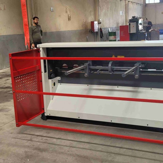 LRGM 2050 x 6mm Rediktörlü LİNDA Machine Marka Giyotin Makas