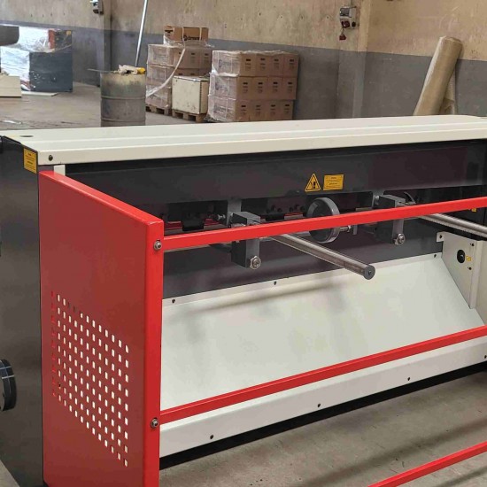 LRGM 2050 x 6mm Rediktörlü LİNDA Machine Marka Giyotin Makas