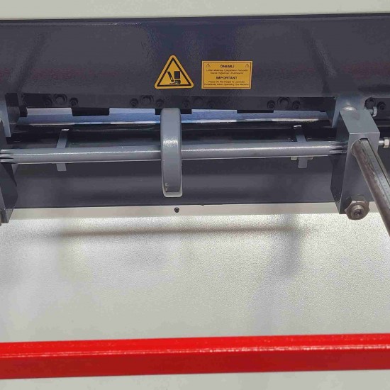LRGM 2050 x 6mm Rediktörlü LİNDA Machine Marka Giyotin Makas