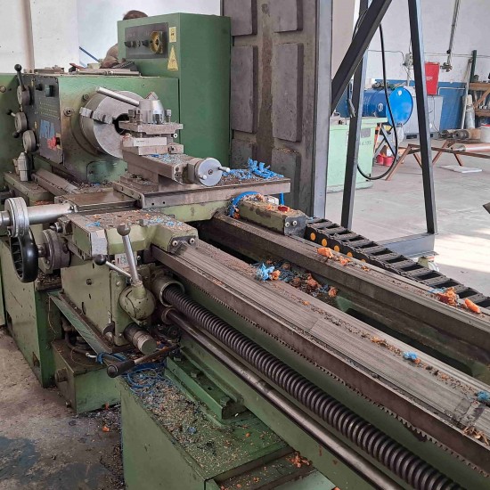 Süper 500 TU 2mt 550 Çap Süpermetal 1991 Model Torna Fener : 65  Araba üstü Çevirme Çapı : 290
