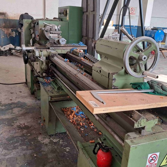 Süper 500 TU 2mt 550 Çap Süpermetal 1991 Model Torna Fener : 65  Araba üstü Çevirme Çapı : 290