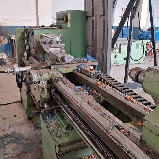 Süper 500 TU 2mt 550 Çap Süpermetal 1991 Model Torna Fener : 65  Araba üstü Çevirme Çapı : 290
