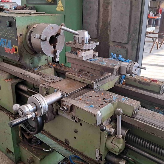 Süper 500 TU 2mt 550 Çap Süpermetal 1991 Model Torna Fener : 65  Araba üstü Çevirme Çapı : 290