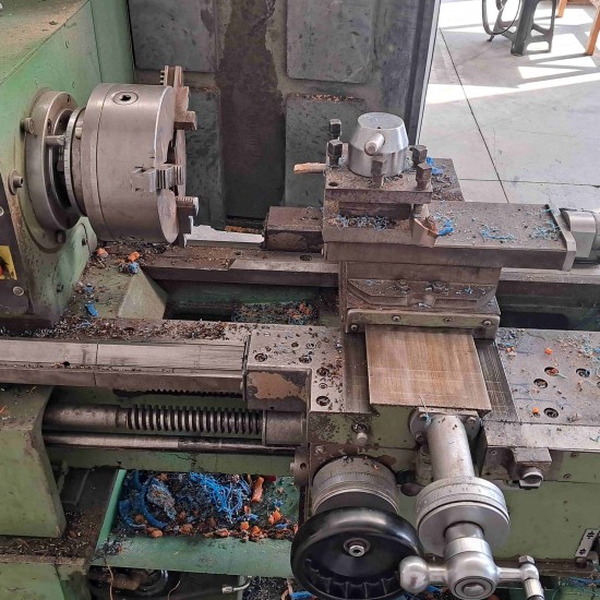 Süper 500 TU 2mt 550 Çap Süpermetal 1991 Model Torna Fener : 65  Araba üstü Çevirme Çapı : 290