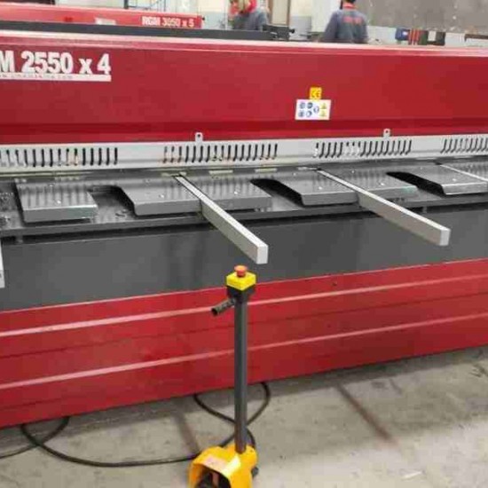 LRGM 2550 x 4mm  Rediktörlü Giyotin Makas LİNDA MACHİNE - Guillotine Machines