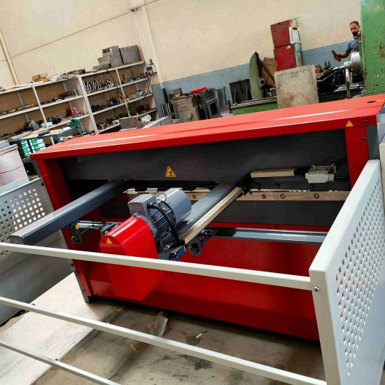 LRGM 2050 x 6mm Rediktörlü Nc Kontrollü 750mm LİNDA Machine Marka Giyotin Makas