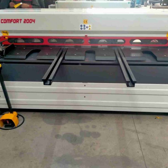 LRGM 2050 x 4mm Rediktörlü LİNDA Machine Marka Giyotin Makas